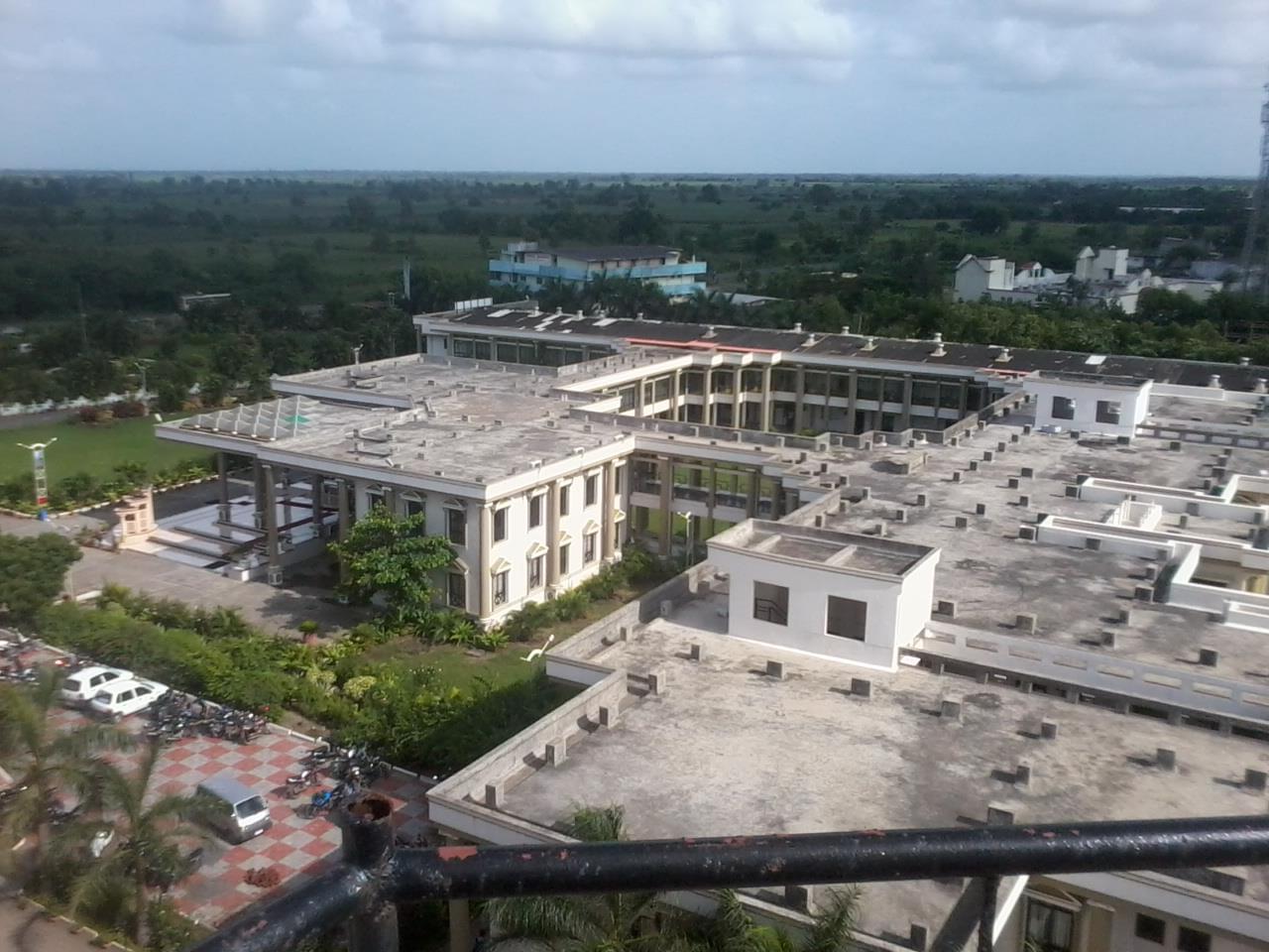 Uka Tarsadia University Bardoli Campus photo 1