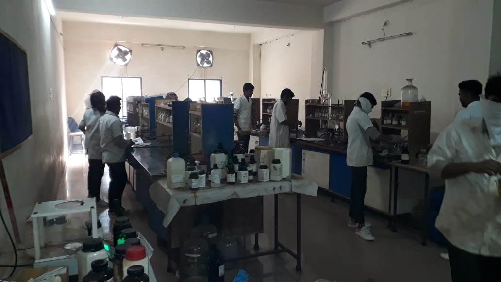 Vidhyadeep Institute of Science Surat Lab photo 3