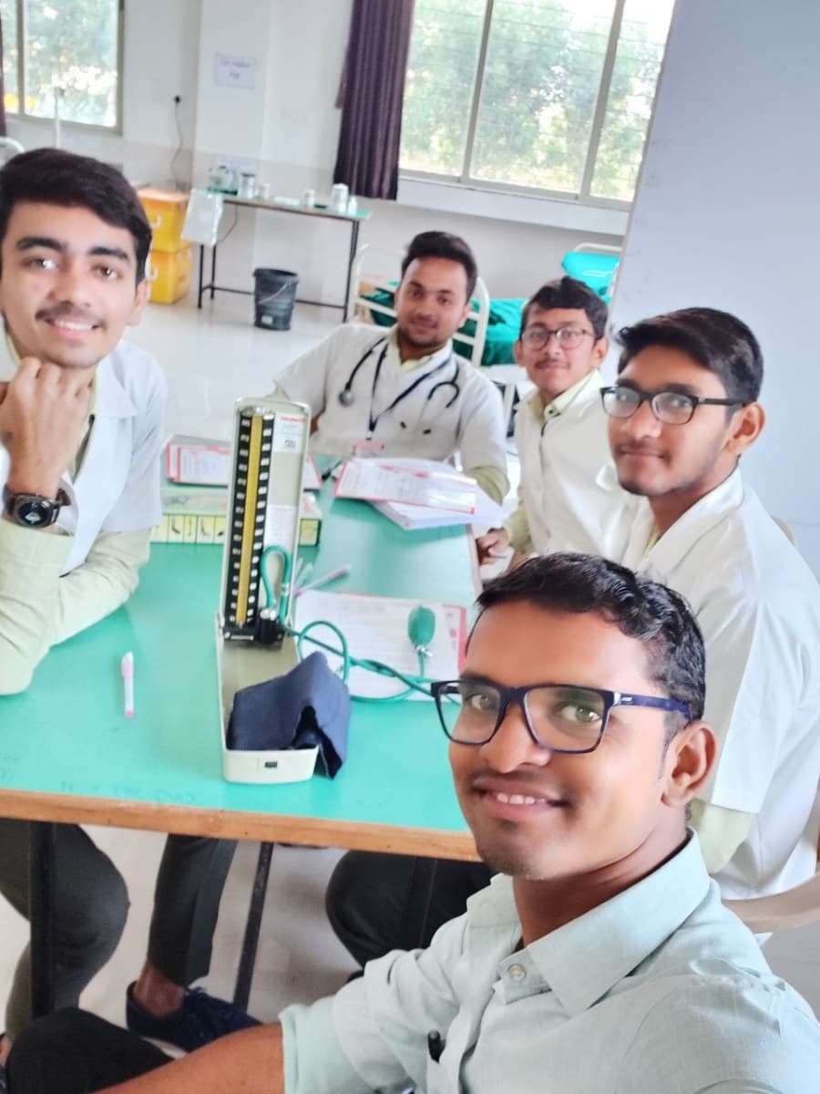 Vidhyadeep Homoeopathic Medical College & Research Center Surat Blood Donation Camp photo 1