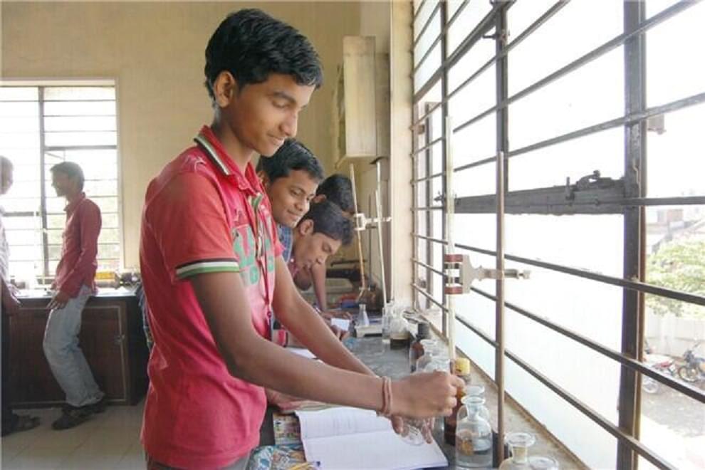 Sharad Institute of Technology, Polytechnic Kolhapur Lab Structure photo 1