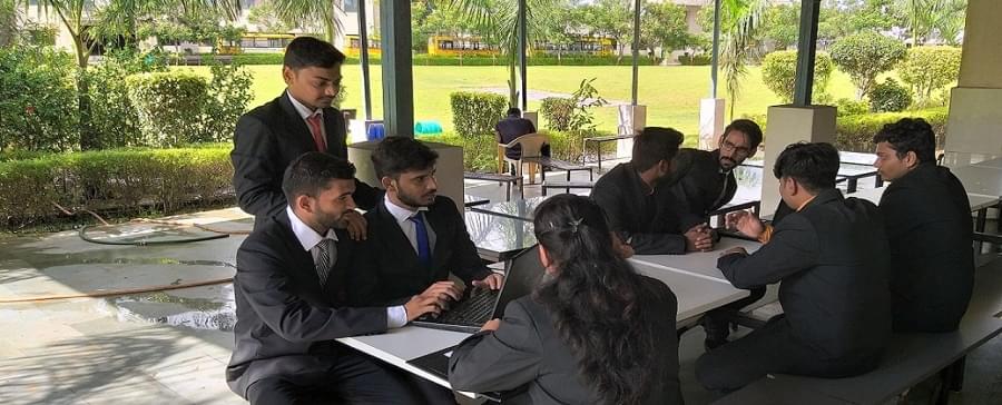 Shree Dhanvantary College of Post Graduate Business Management Surat Students photo 1