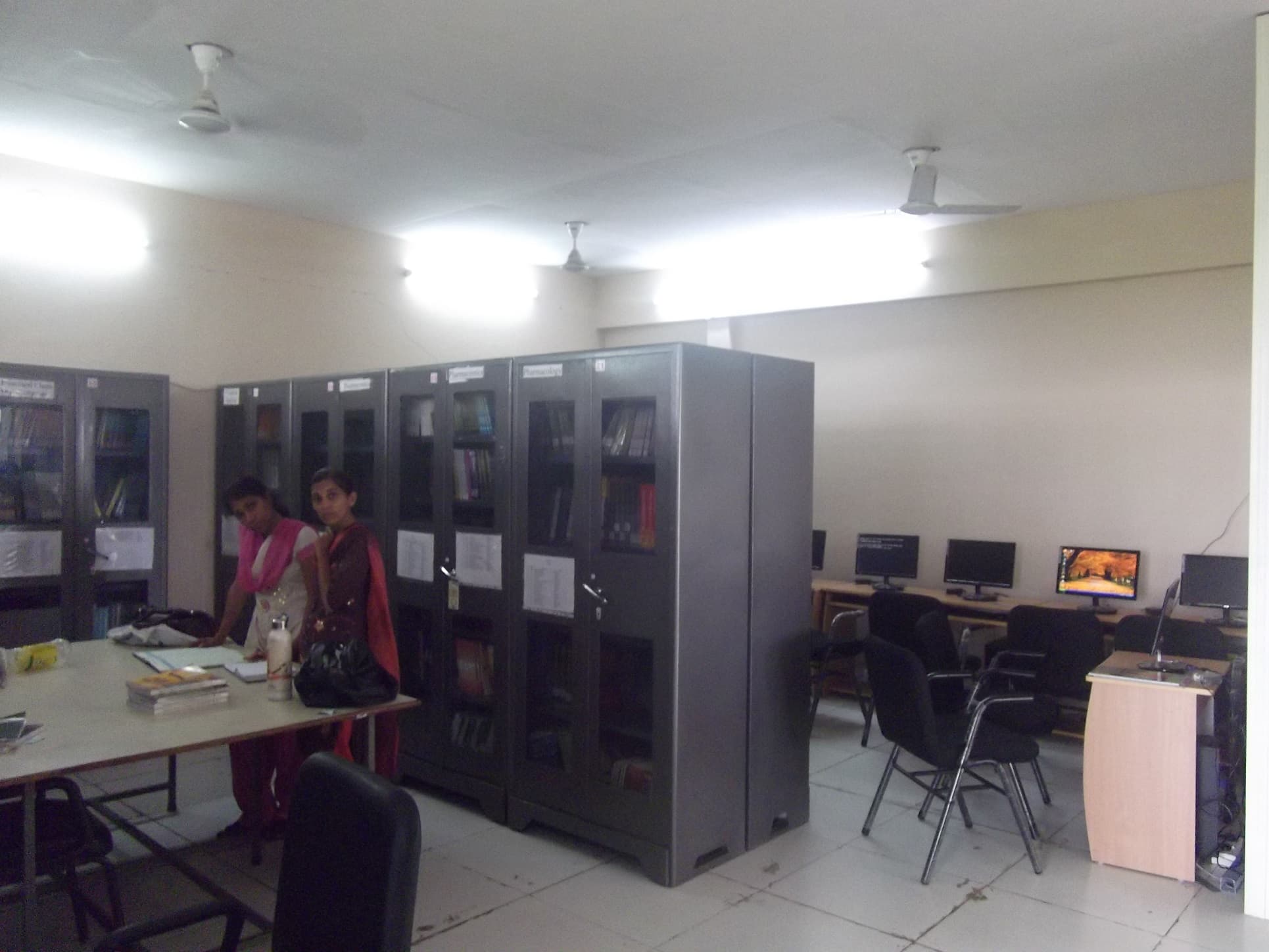 Bhagwan Mahavir College of Pharmacy Surat Library photo 1