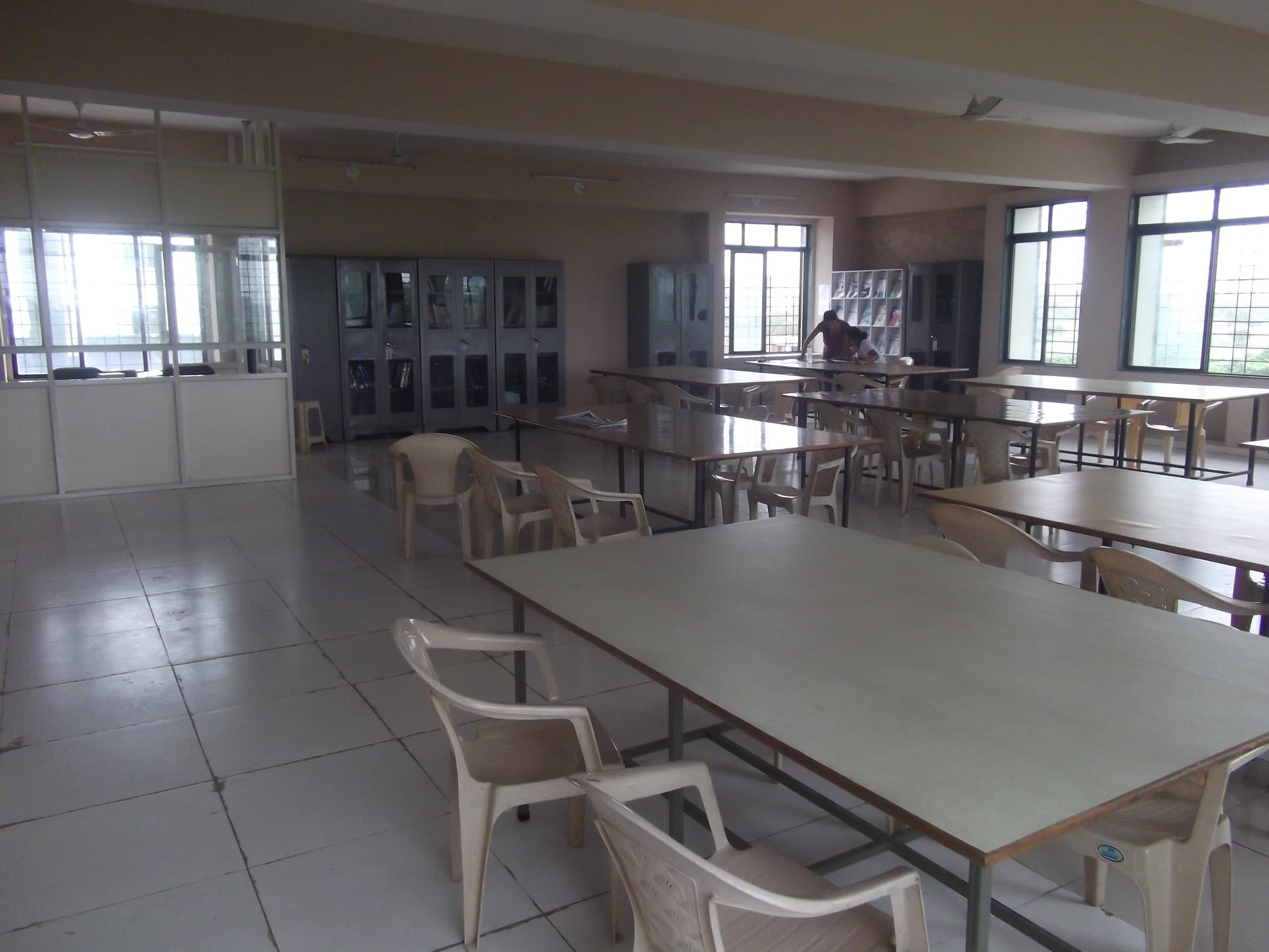 Bhagwan Mahavir College of Pharmacy Surat Library photo 2