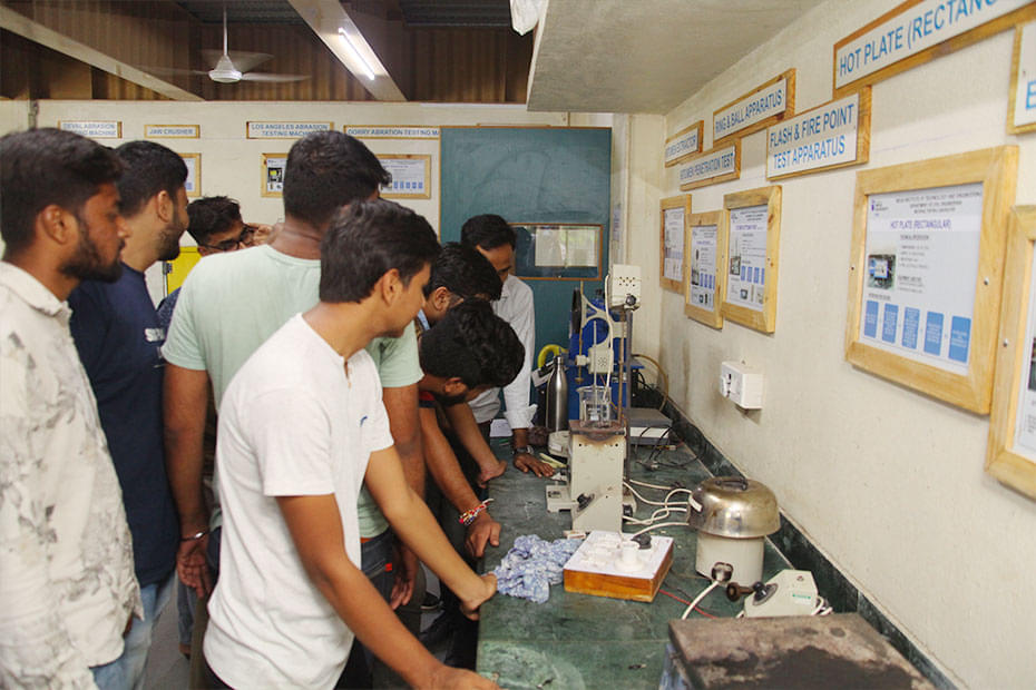 Indus University Ahmedabad Labs photo 3