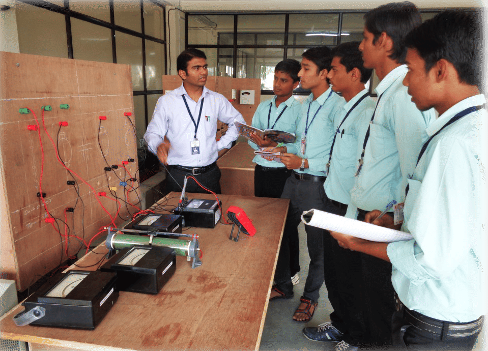 Shree Dhanvantary College of Engineering and Technology Surat Campus photo 3