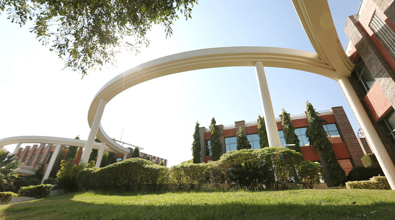 Jagran Lakecity University, School of Law Bhopal Academic Building photo 1