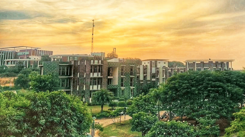 Jagran Lakecity University, School of Law Bhopal Academic Building photo 2