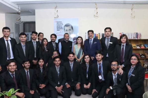 Asian Business School Noida Chetan Bhagat Visit photo 15