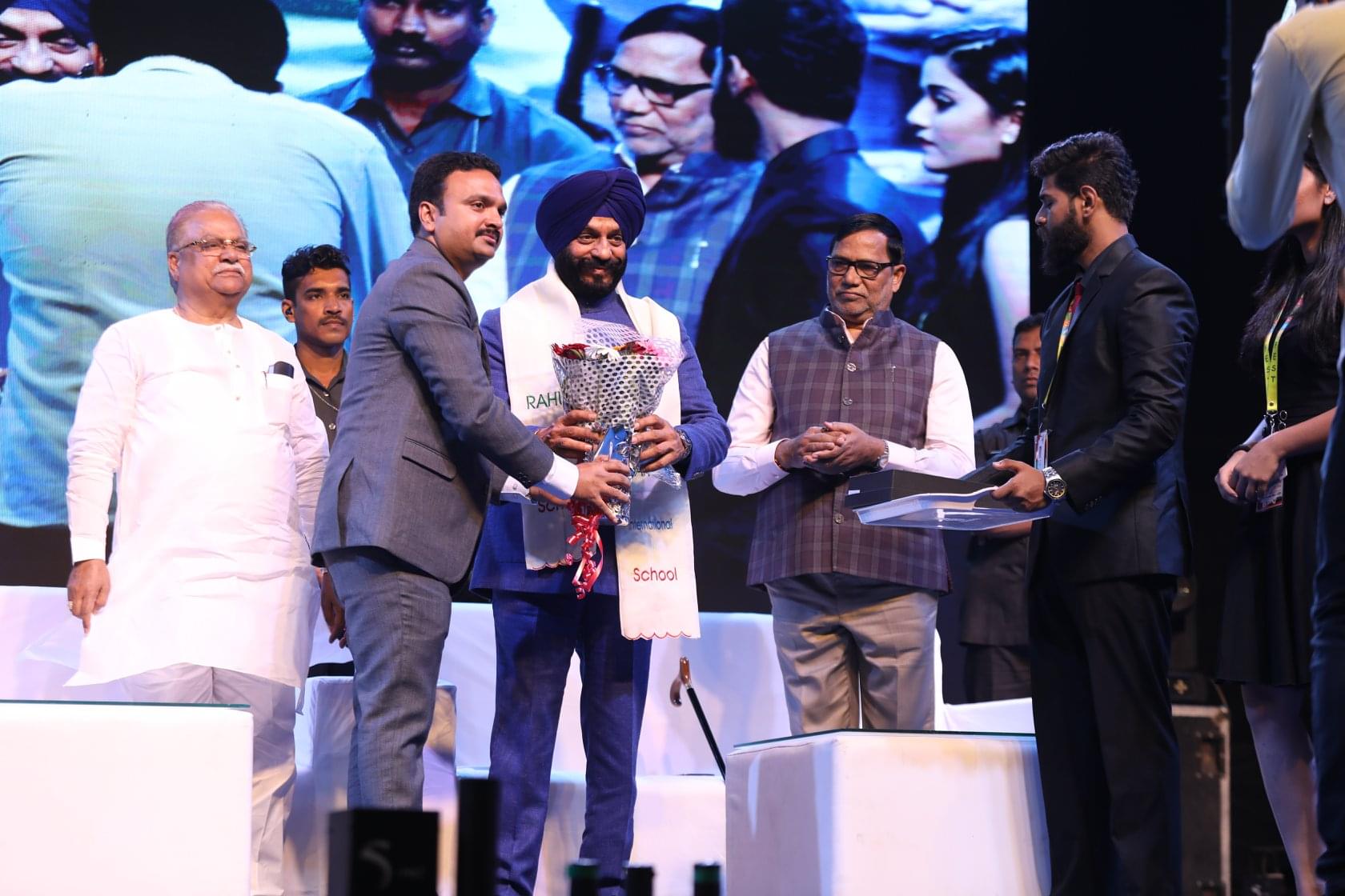 Shree L. R. Tiwari Degree College of Arts, Commerce and Science Mumbai Events - Utsav photo 9