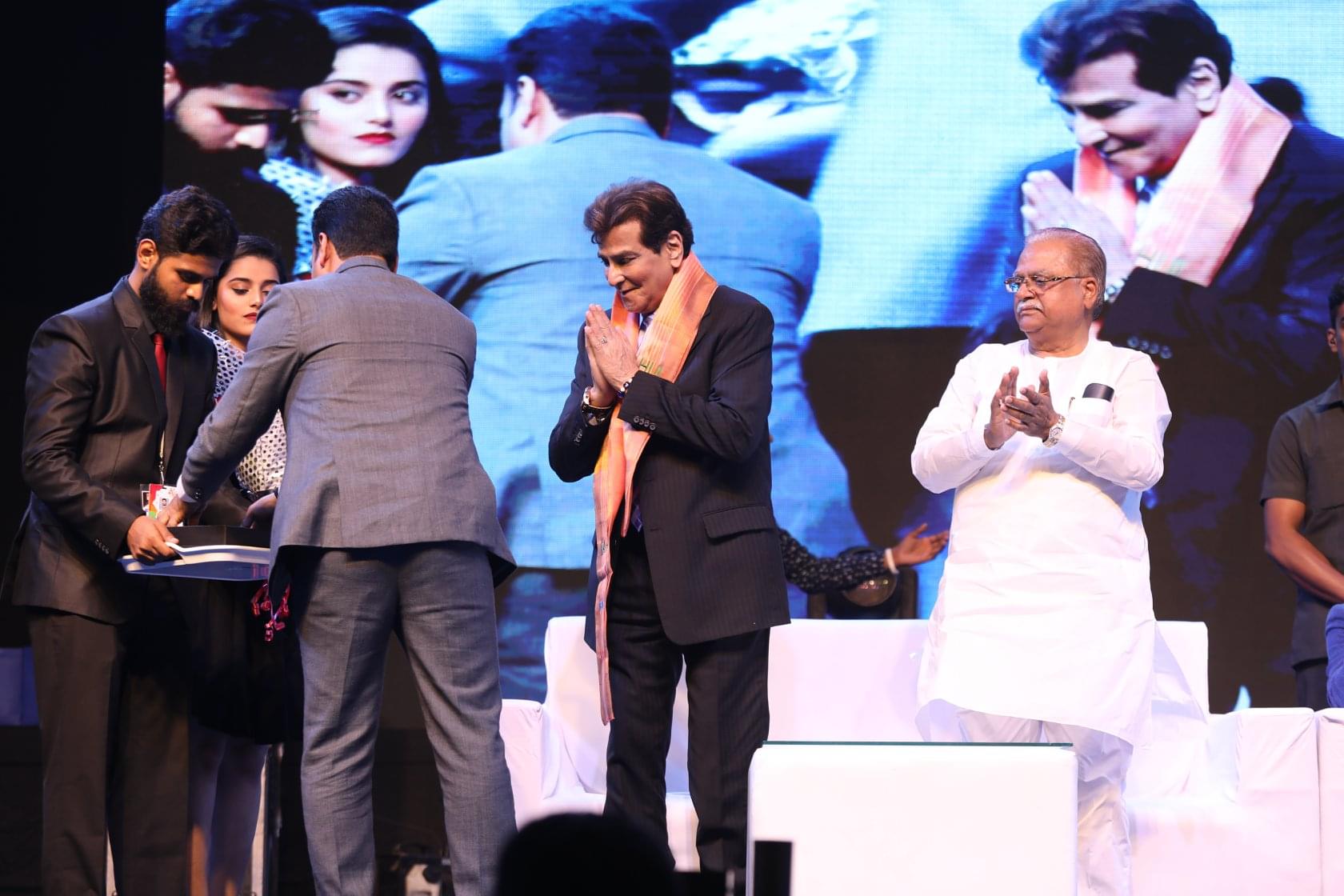 Shree L. R. Tiwari Degree College of Arts, Commerce and Science Mumbai Events - Utsav photo 11