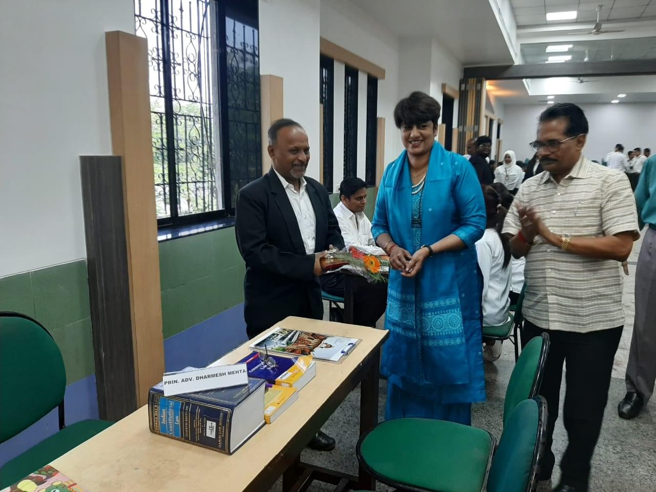 Shree L.R. Tiwari College of Law Thane Parliamentary Debate photo 4