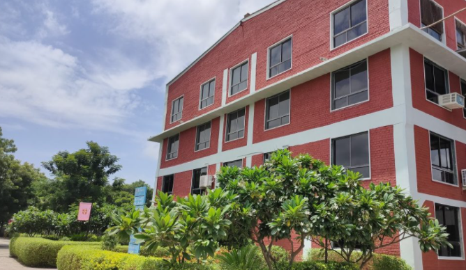 School of Law, Rai University Ahmedabad Campus photo 3
