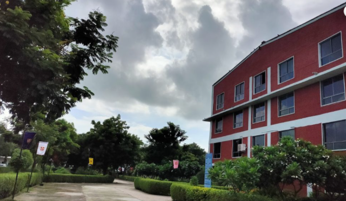 School of Law, Rai University Ahmedabad Campus photo 4