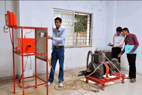 Hasmukh Goswami College of Engineering Ahmedabad Lab photo 11