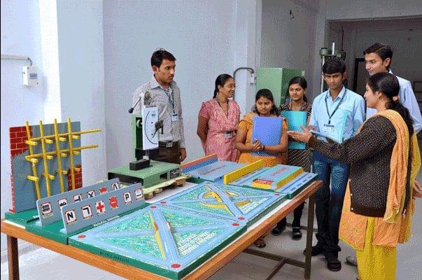 Hasmukh Goswami College of Engineering Ahmedabad Lab photo 8