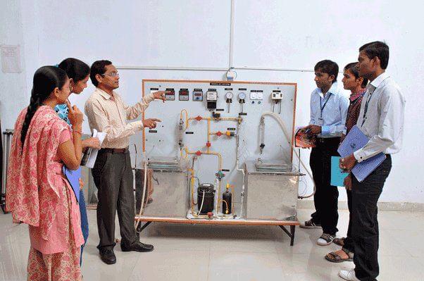 Hasmukh Goswami College of Engineering Ahmedabad Lab photo 9