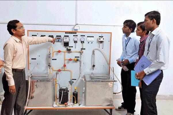 Hasmukh Goswami College of Engineering Ahmedabad Lab photo 10