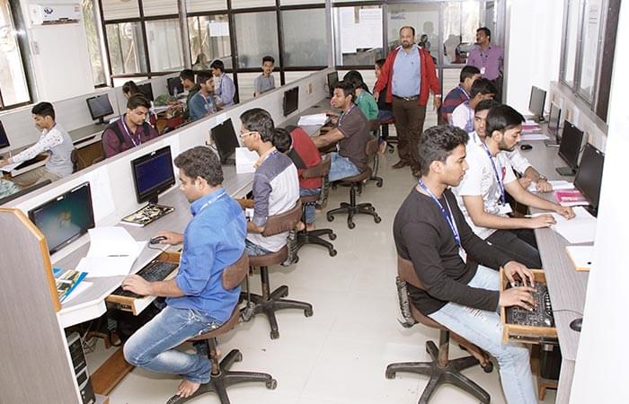 Pravin Patil College of Diploma Engineering and Technology Thane Lab photo 3