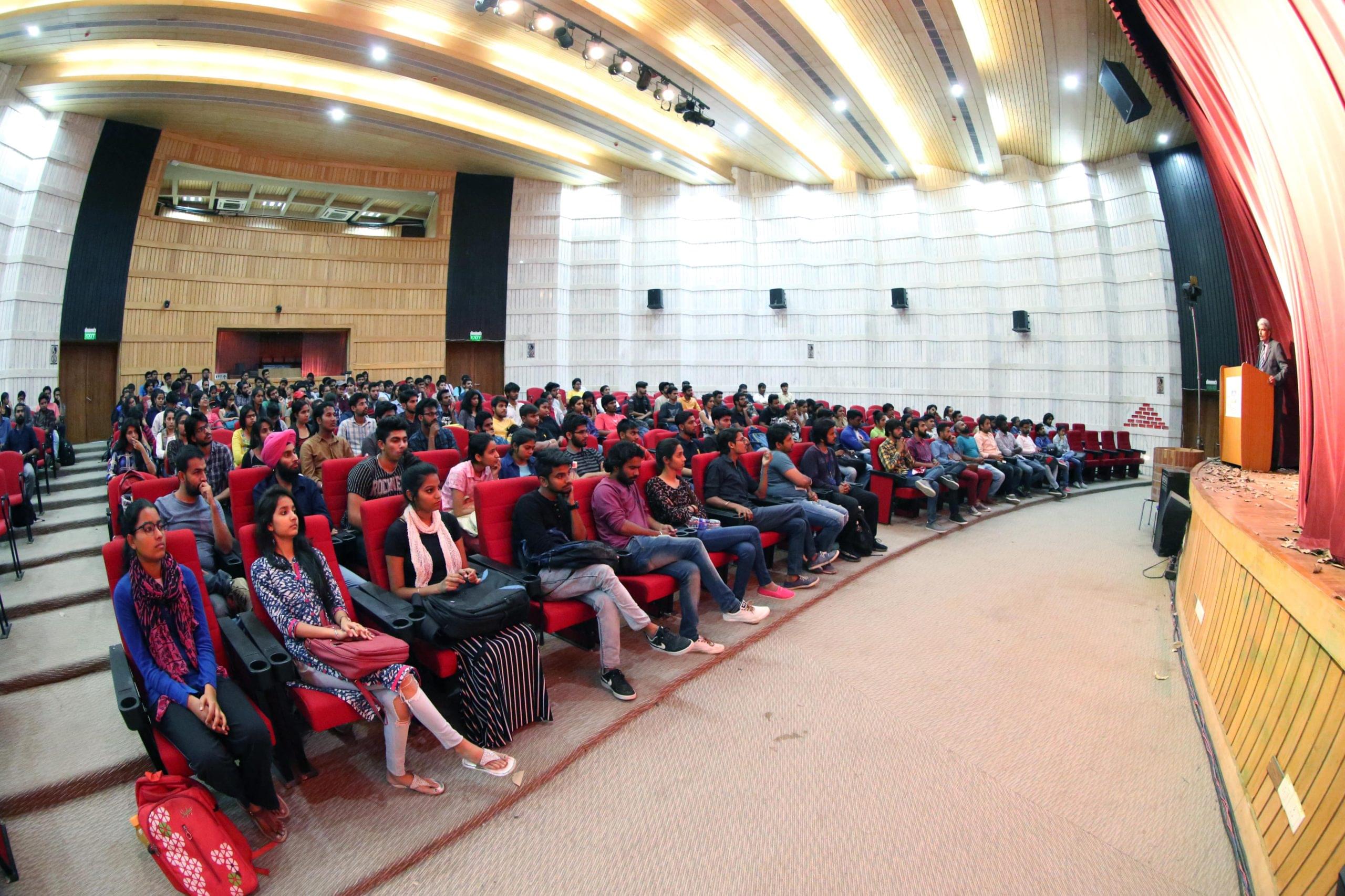 Pandit Lakshmi Chand State University of Performing and Visual Arts Rohtak Campus photo 1