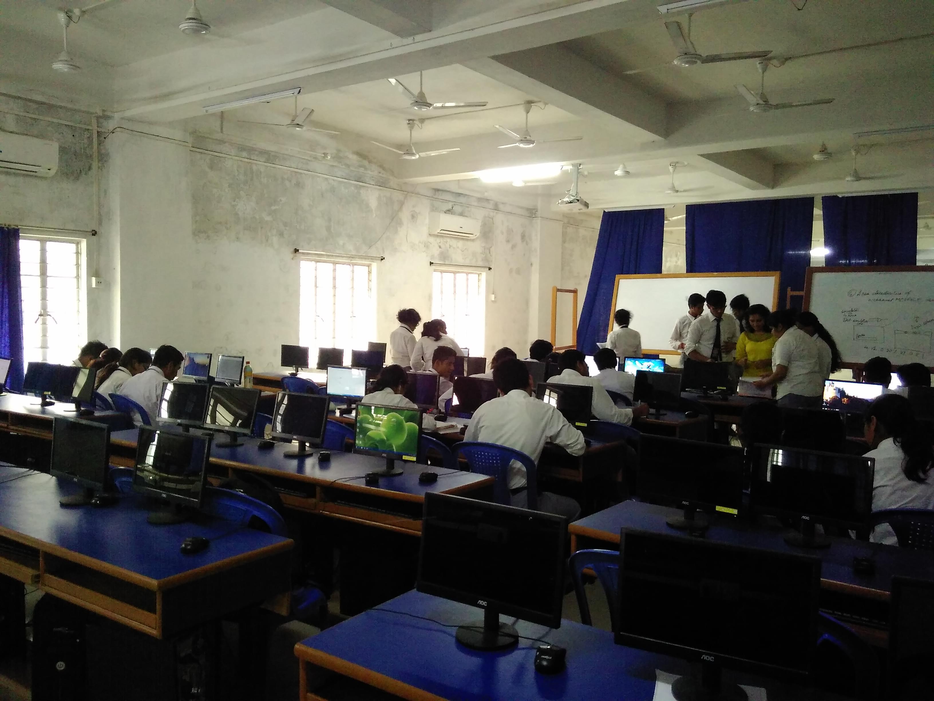 UEM Kolkata Laboratory photo 15