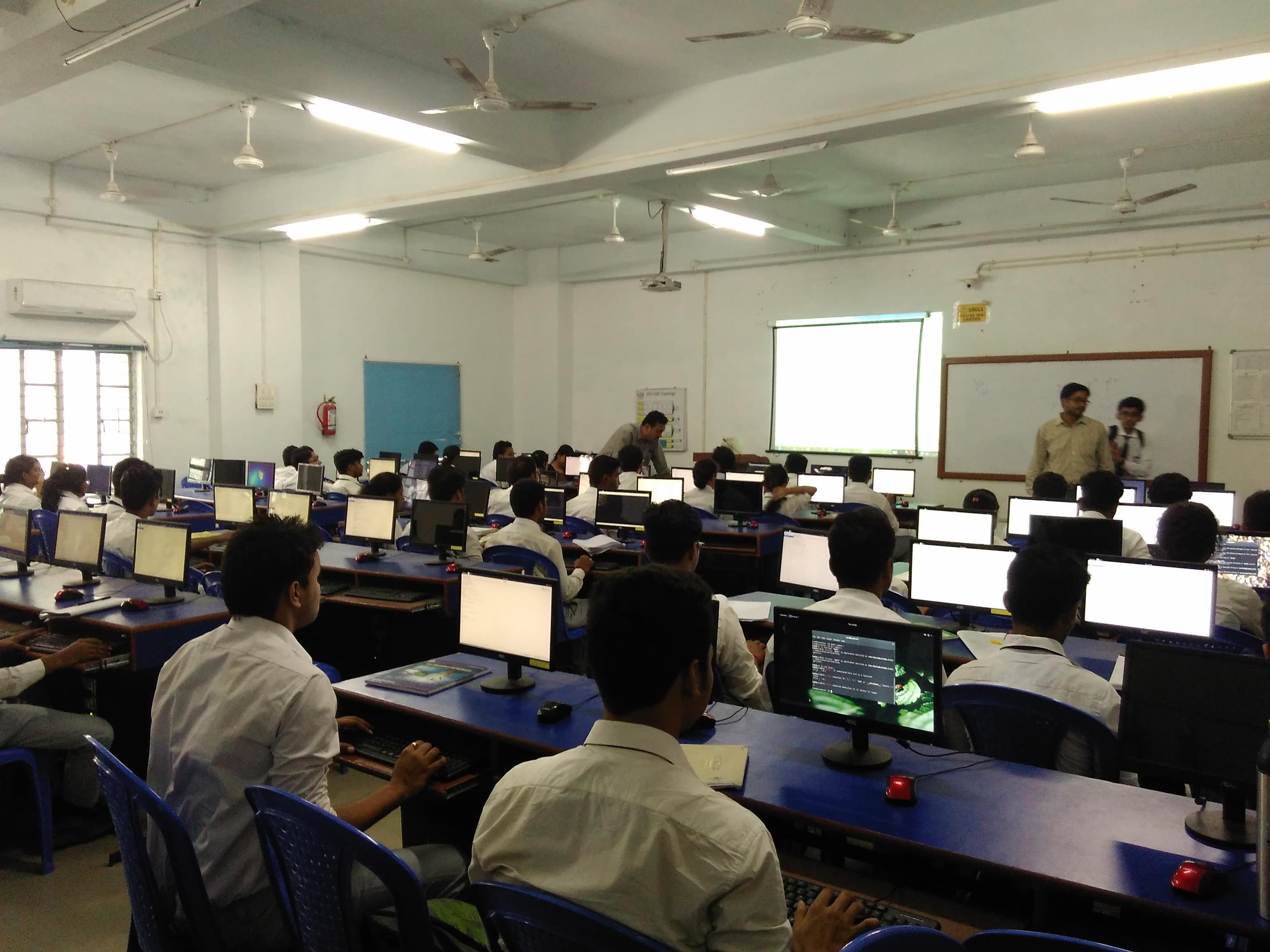 UEM Kolkata Laboratory photo 16