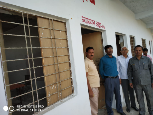 Shree Lakshman Singh Law College Mirzapur Academic Building photo 6