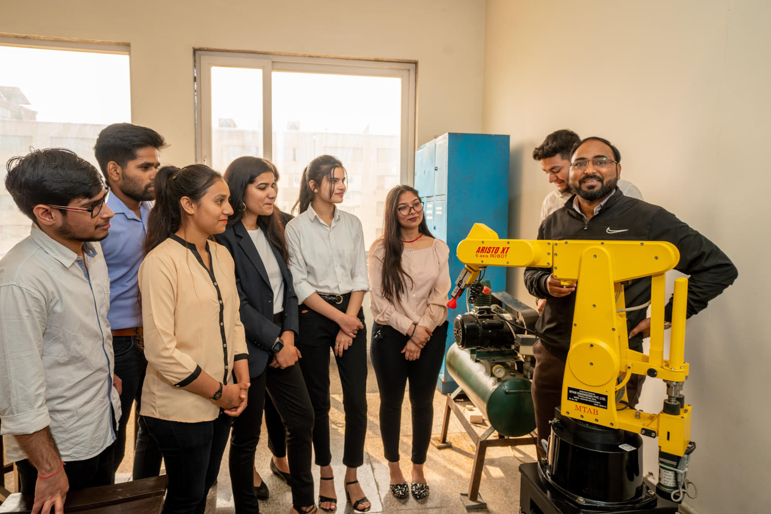 K.R. Mangalam University Gurugram Academic Building photo 10