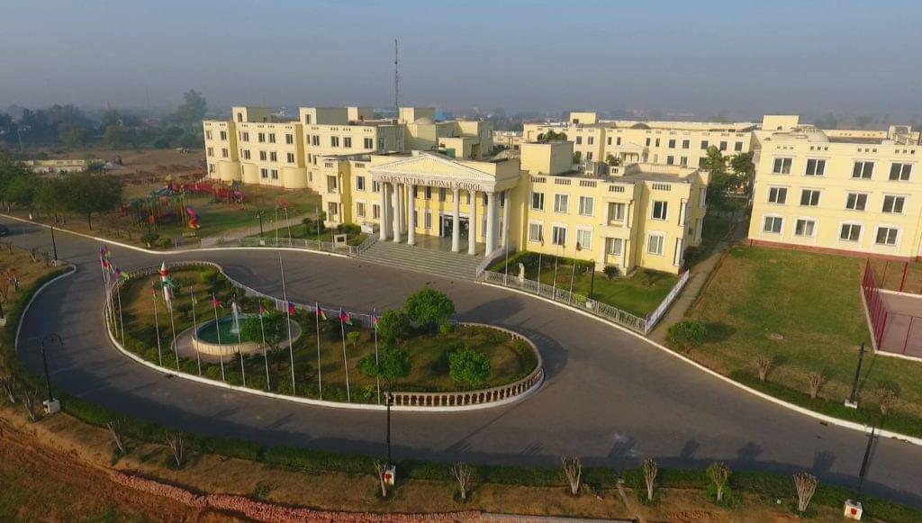 International Center for Advance Studies and Research Gurgaon College Campus photo 1