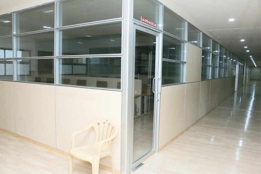 Atmiya Institute of Technology and Science, Atmiya University Rajkot Computer Lab photo 2