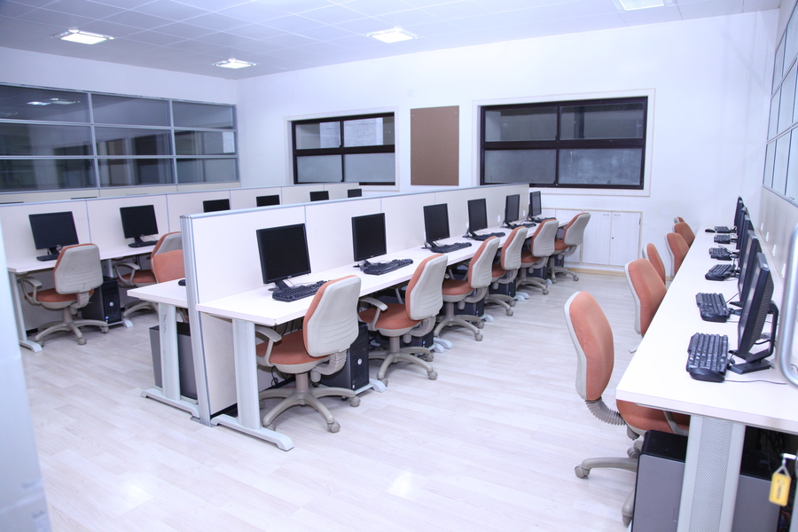 Atmiya Institute of Technology and Science, Atmiya University Rajkot Computer Lab photo 9