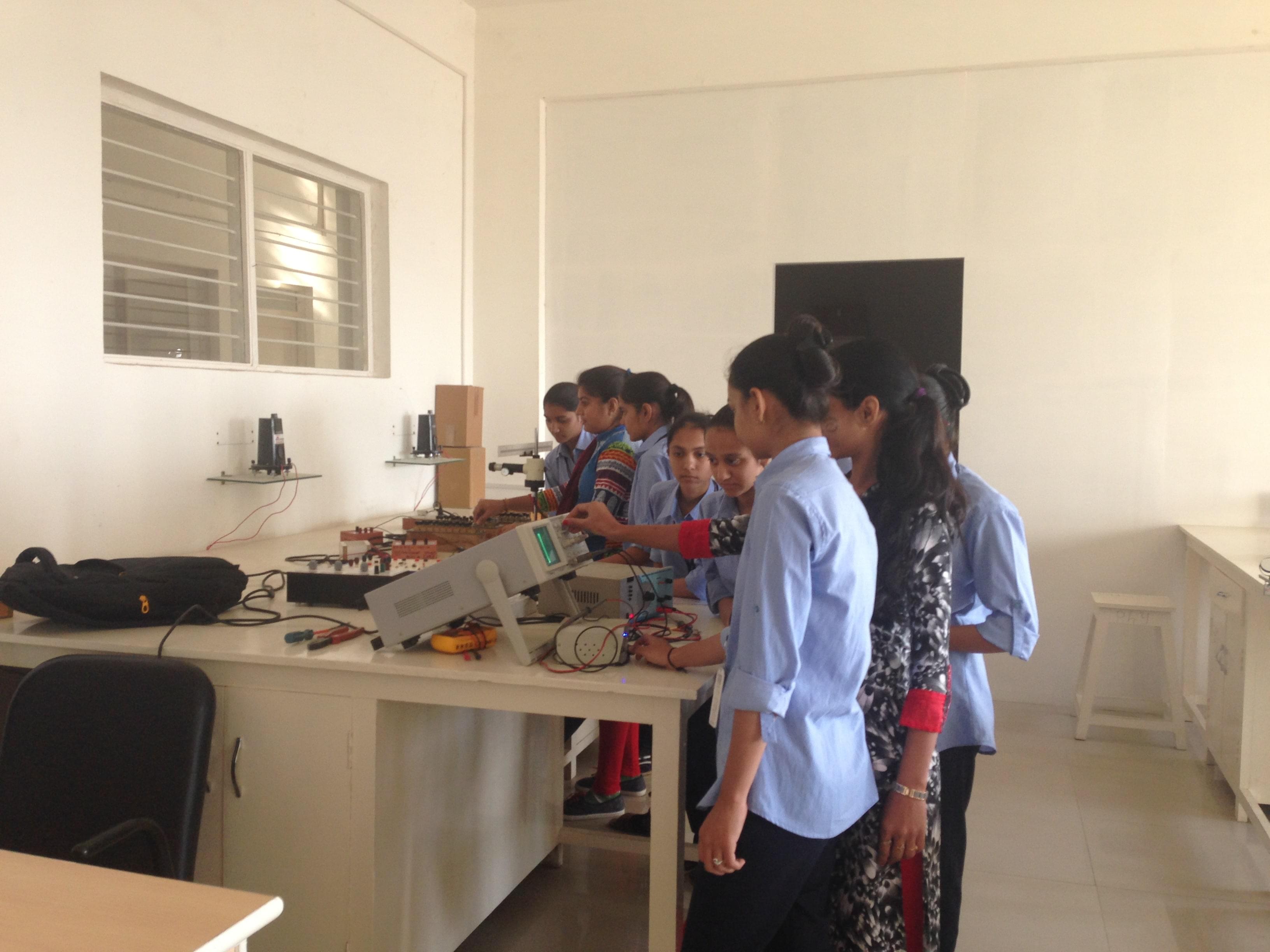 Shree Kokilaben Karsanbhai Patel Girls Science College Kadi Facility photo 2