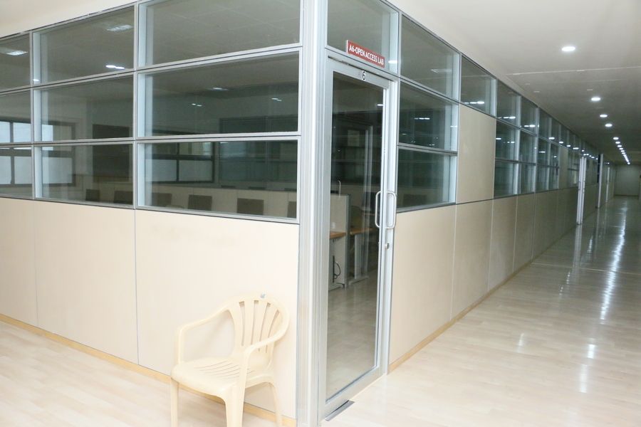 Atmiya Institute of Science and Technology for Diploma Studies, Atmiya University Rajkot Computer Lab photo 2