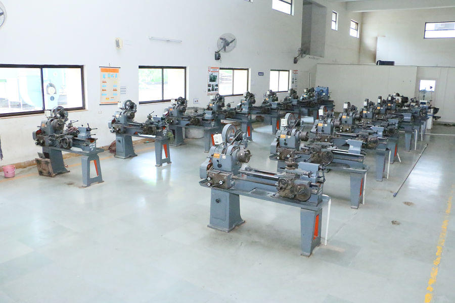 Atmiya Institute of Science and Technology for Diploma Studies, Atmiya University Rajkot Workshop photo 4