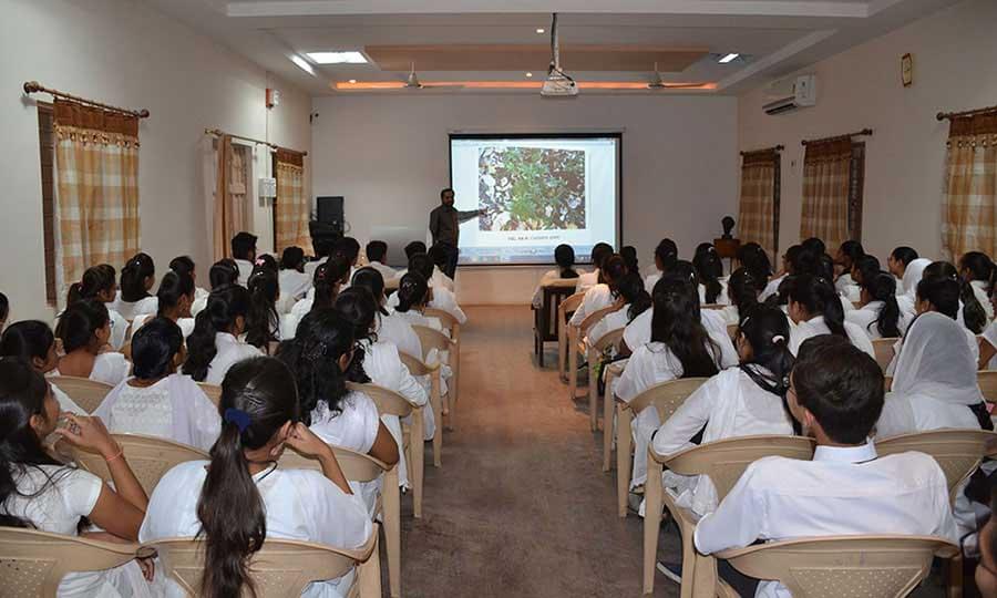 Shree Shamalaji Homeopathic Medical College, Hospital & Research Institute Godhra hostel photo 9