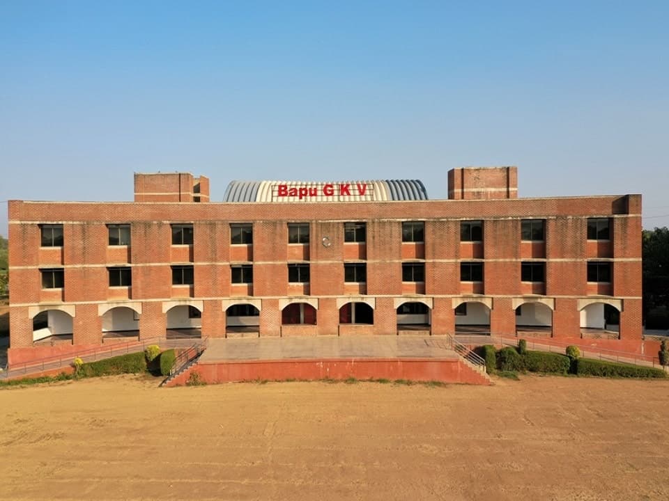 Shankersinh Vaghela Bapu Institute of Pharmacy Gandhinagar College Campus photo 1