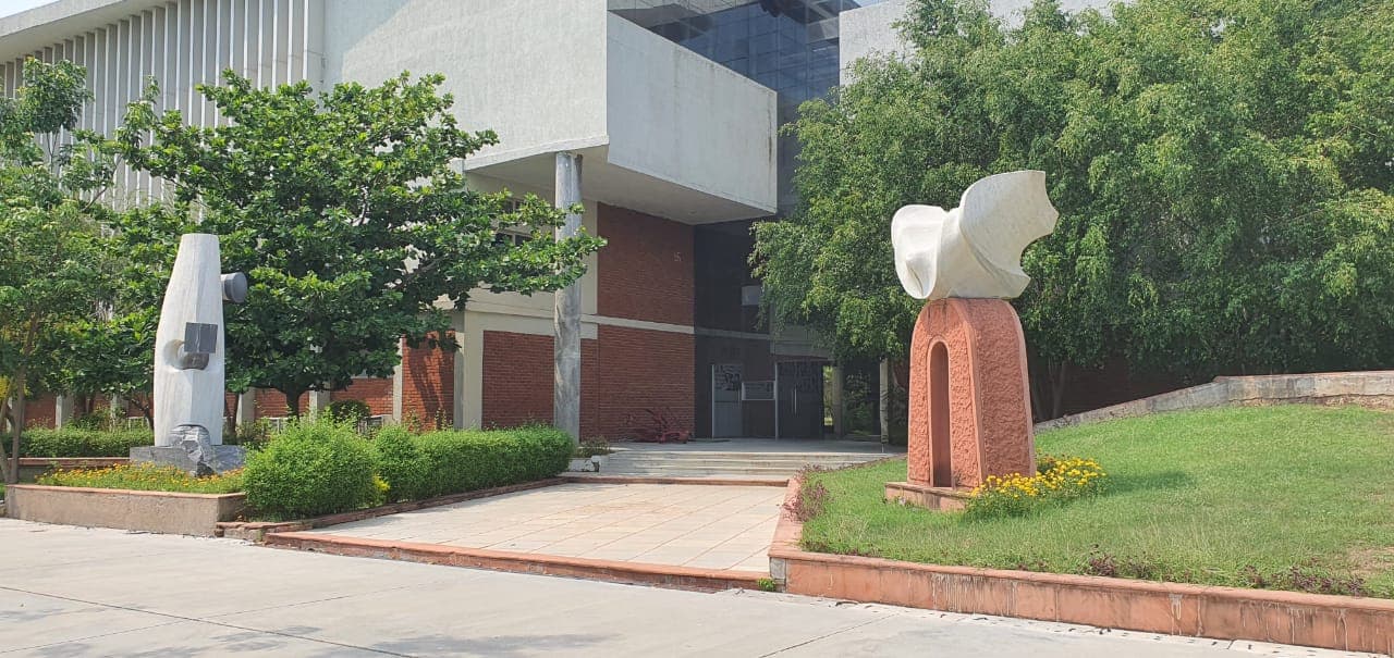 ITM SLS Baroda University College campus photo 9