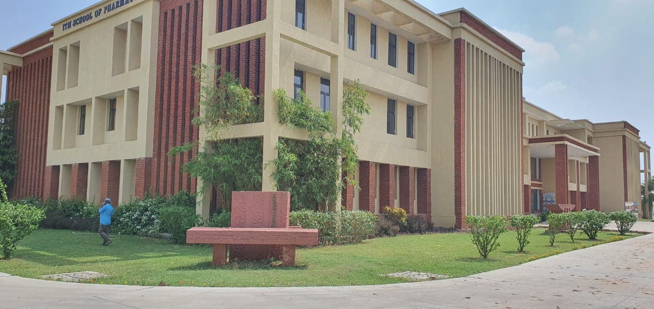 ITM SLS Baroda University College campus photo 5