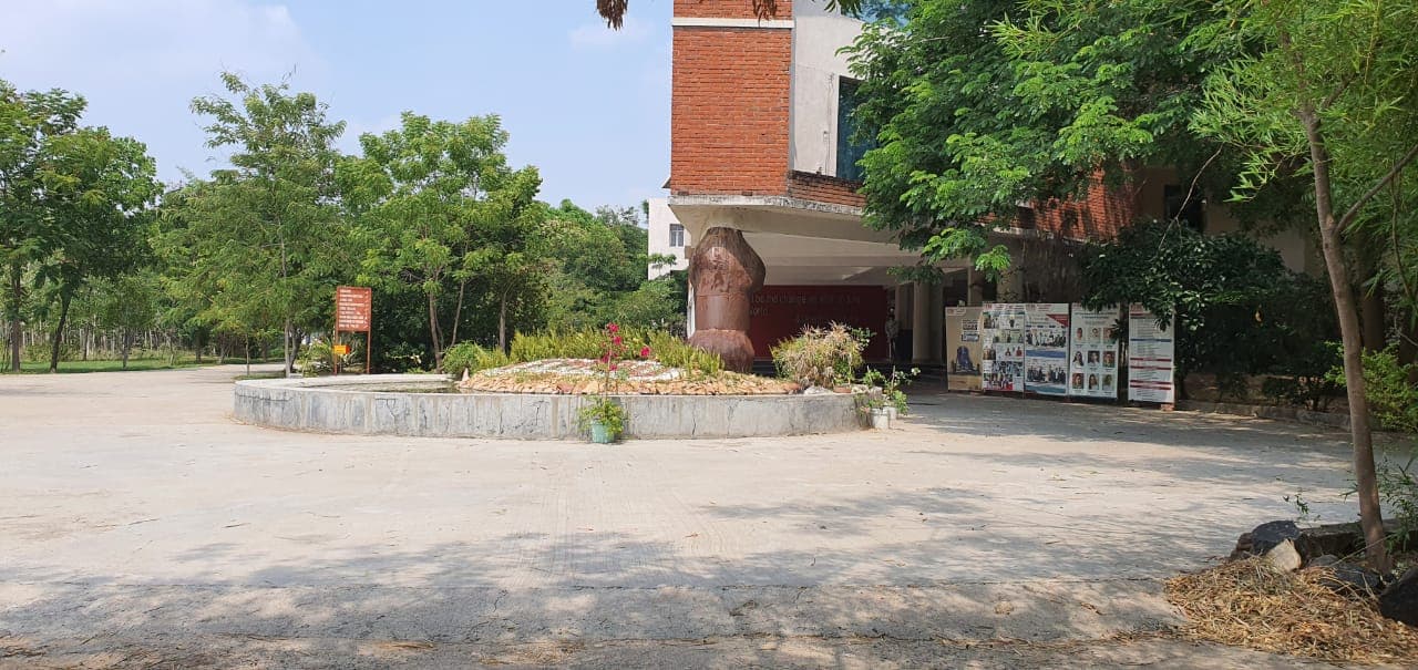 ITM SLS Baroda University College campus photo 2