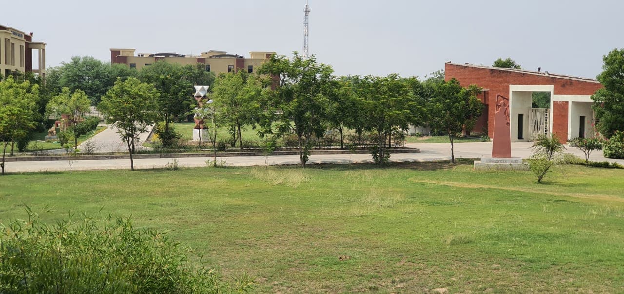 ITM SLS Baroda University College campus photo 18