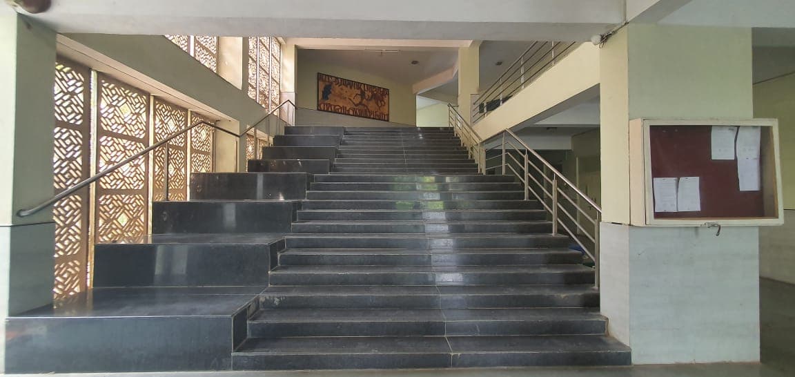 ITM SLS Baroda University College campus photo 16