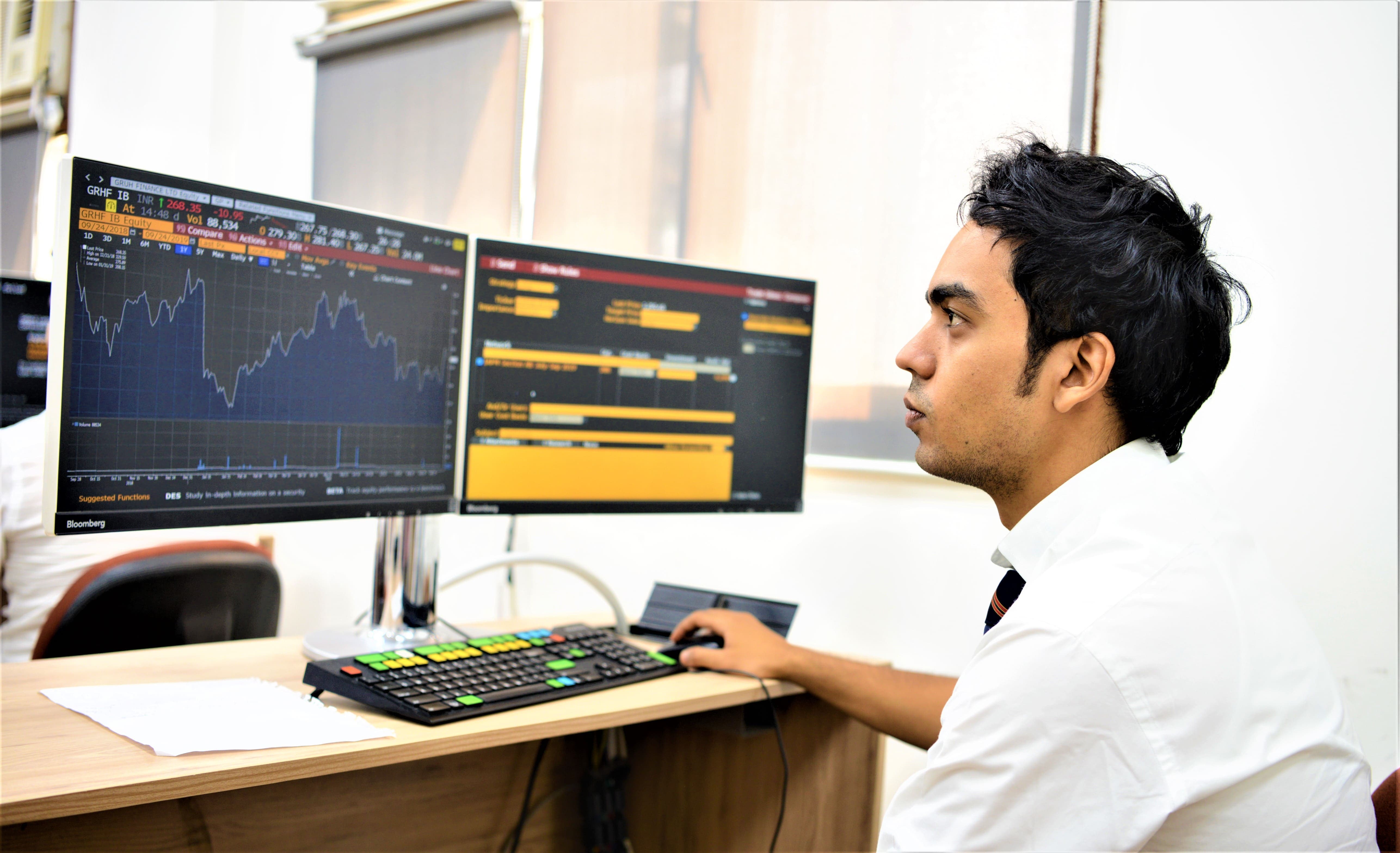 LBSIM Delhi Bloomberg and other comps photo 6