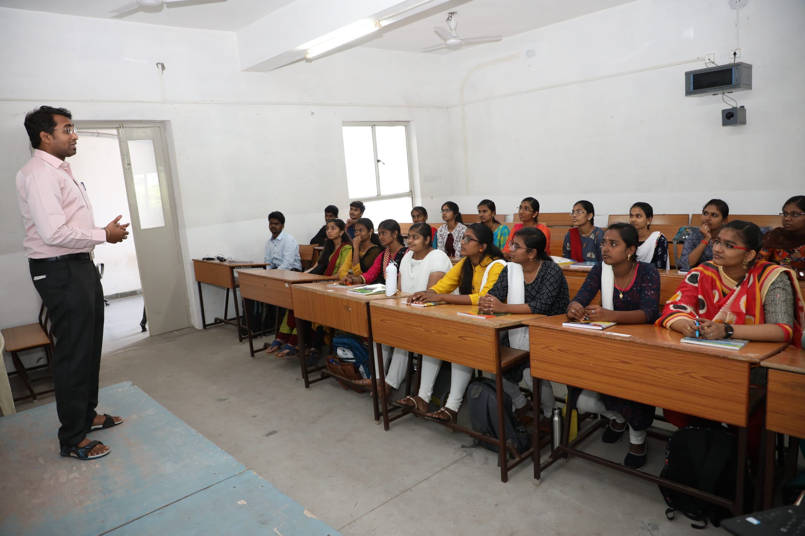 Sona Medical College of Naturopathy and Yoga Salem College labs and classroom photo 7