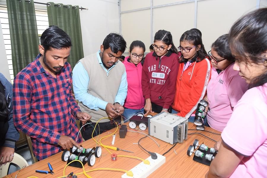 Cummins College Of Engineering For Women Nagpur Technical Event photo 5