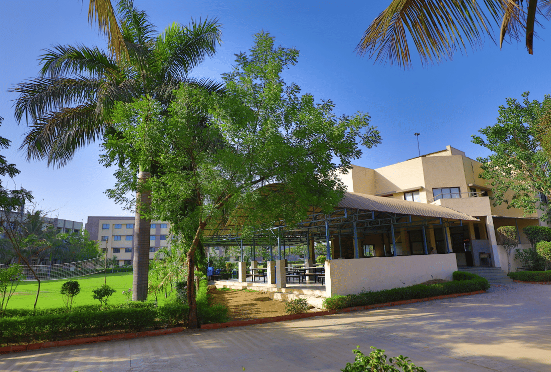 Shree Dhanvantary Pharmacy College Surat Campus photo 3