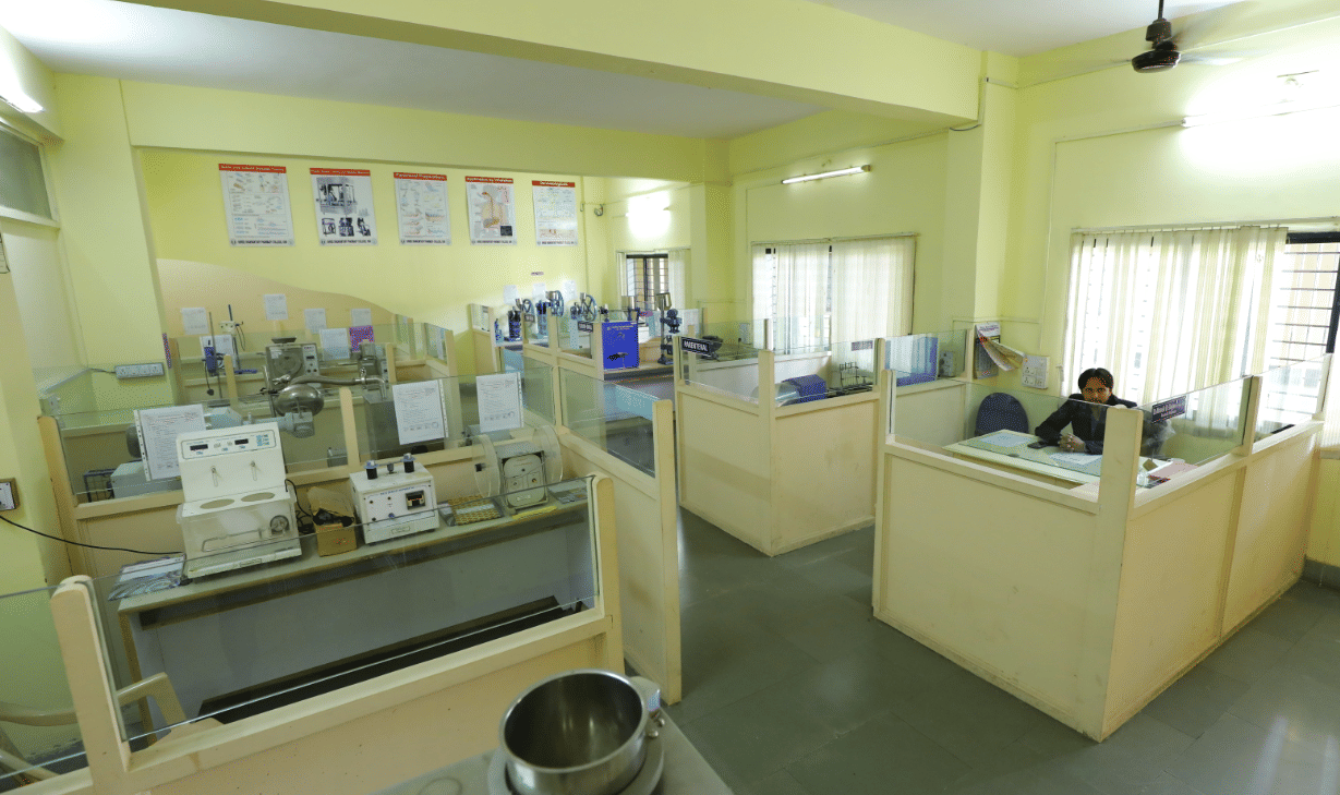 Shree Dhanvantary Pharmacy College Surat Campus photo 8
