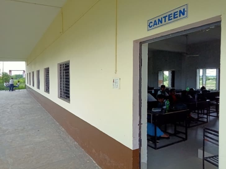 Shri Santan Pal Singh Pharmacy College Shahjahanpur Infrastructure photo 1