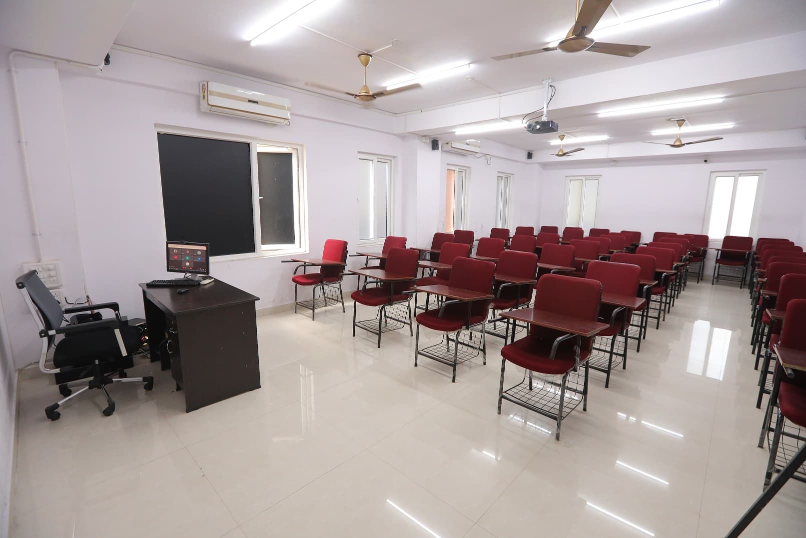 Creative Multimedia College of Fine Arts Hyderabad Academic Building photo 17