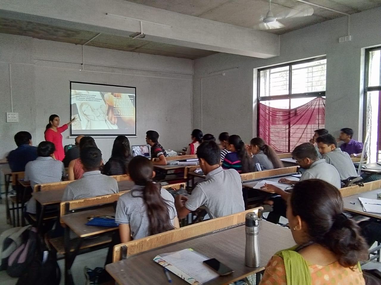 Anantrao Pawar College of Architecture Pune Lecture on Fashion Design photo 4