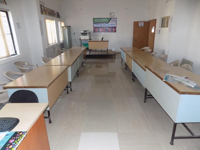 Zulekha College of Commerce Science and Technology Nagpur Library photo 4