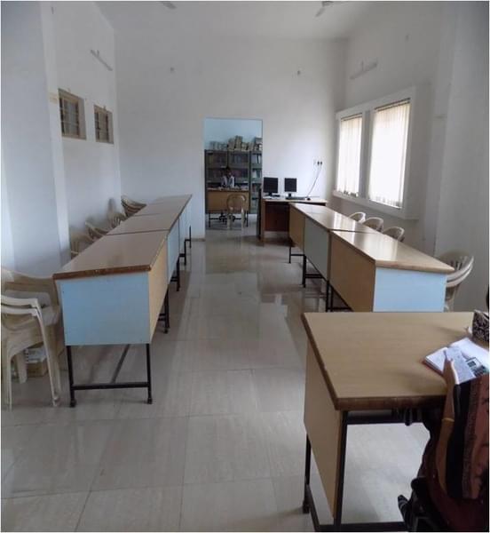 Zulekha College of Commerce Science and Technology Nagpur Library photo 6